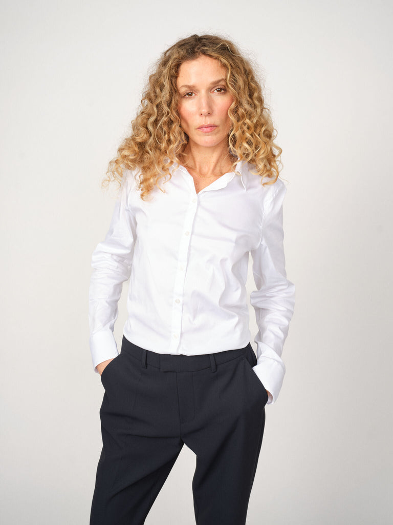 Modelshot / White / Detail