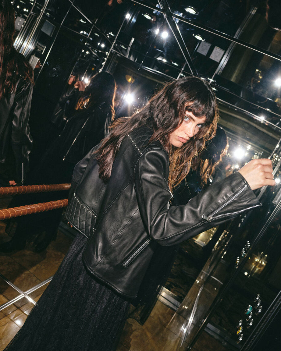 Modelshot / Black / Detail