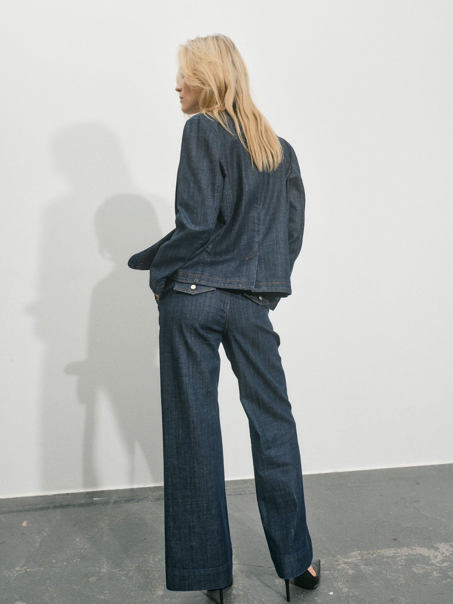 Modelshot / Dark Blue / Detail