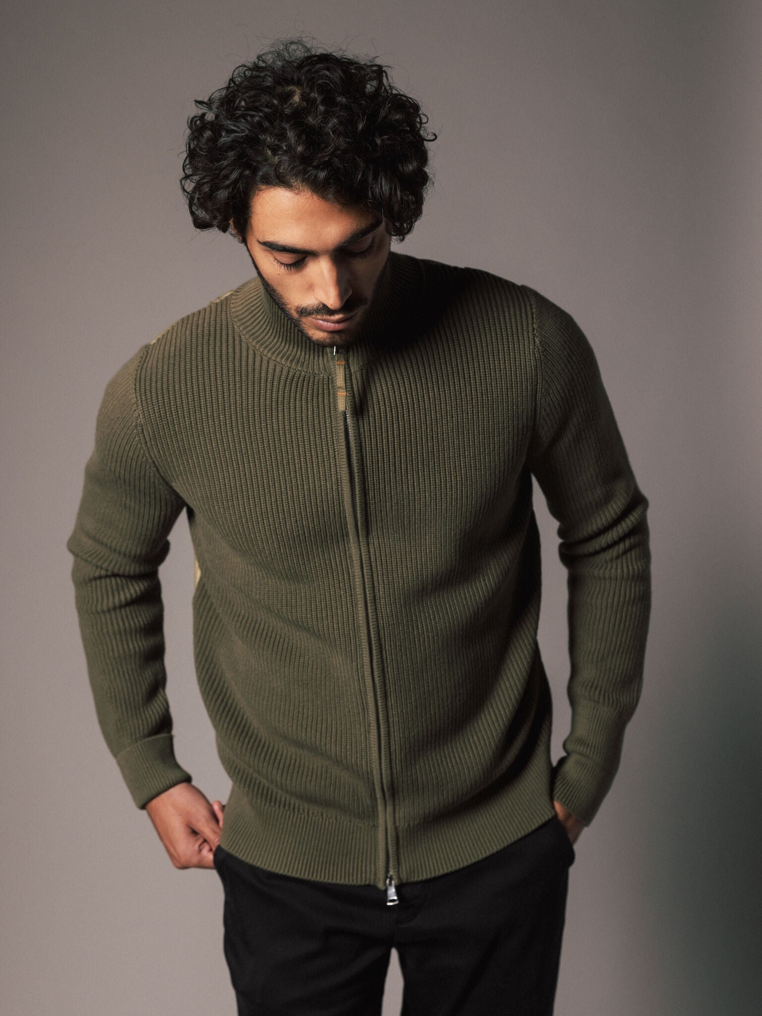 Modelshot / Foss Green / Detail