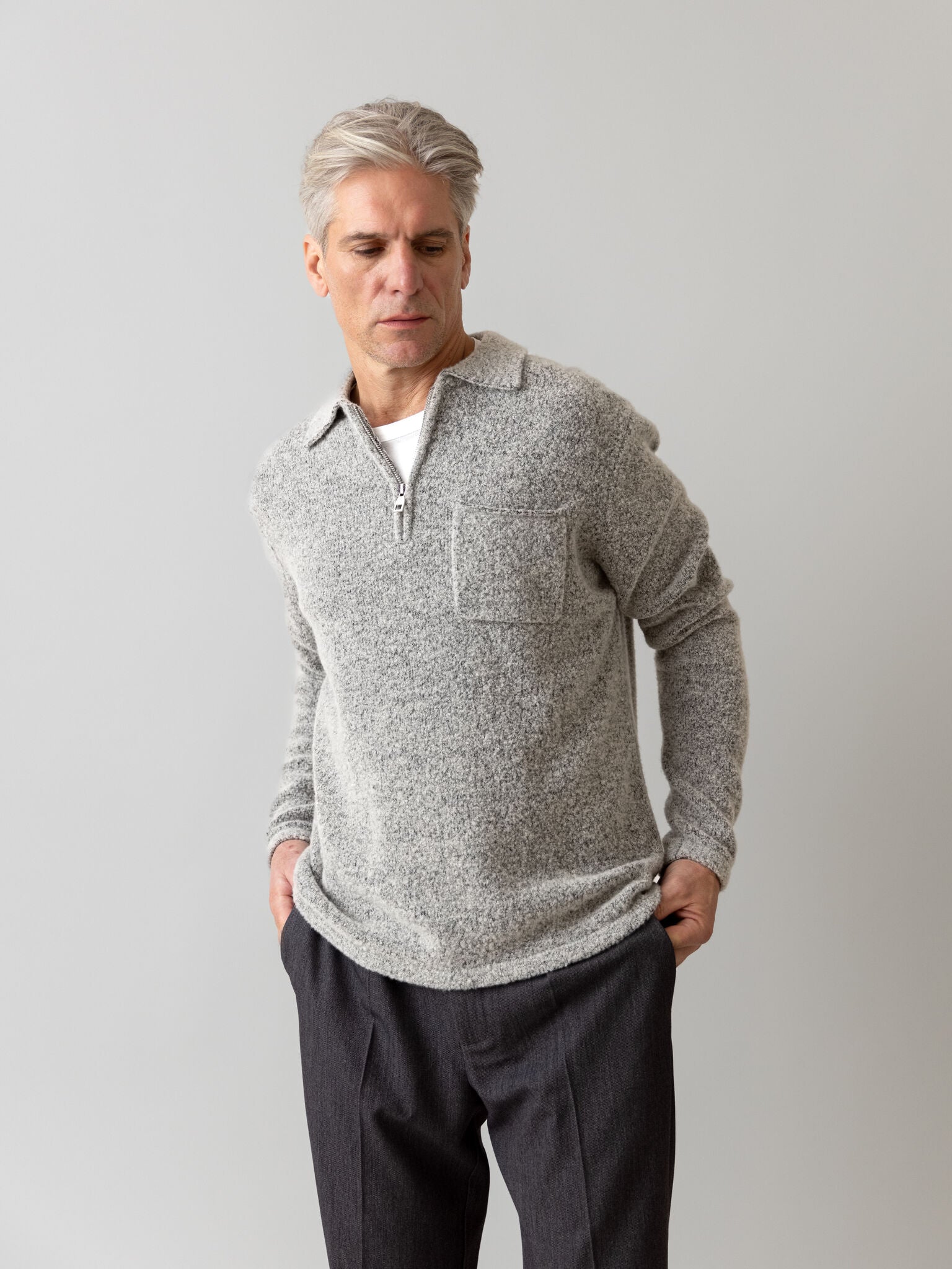 Modelshot / Light Grey / Detail