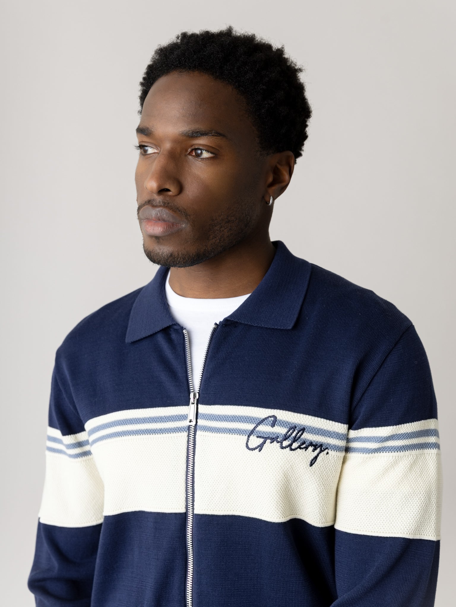 Modelshot / Estate Blue / Detail