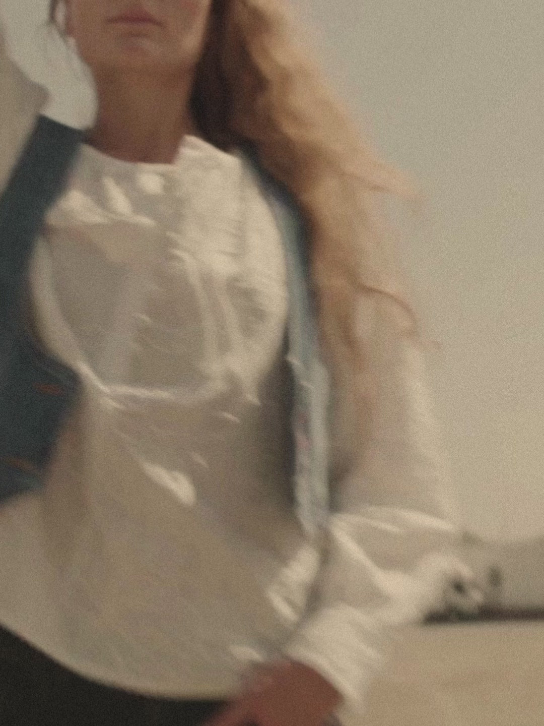 Modelshot / White / Detail