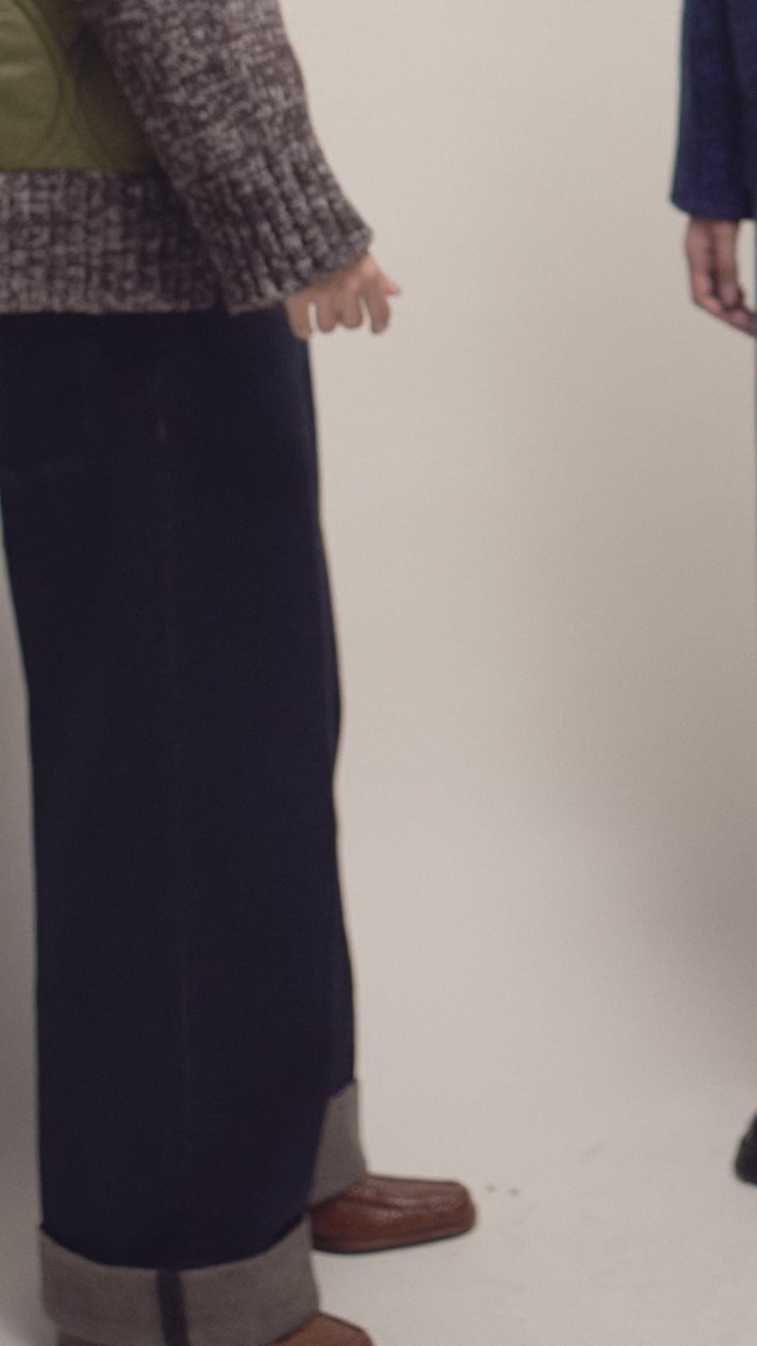 Modelshot / Dark Blue / Detail